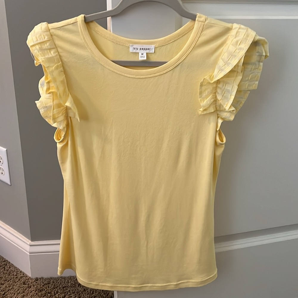 Flutter sleeve top - Picture 2 of 9